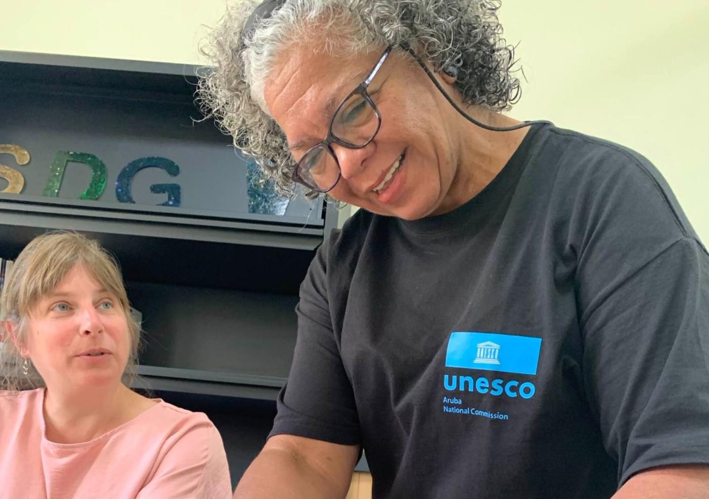 Natasja: "Op Aruba ontmoetten we Ruby Eckmeijer van de Nationale UNESCO Commissie Aruba."