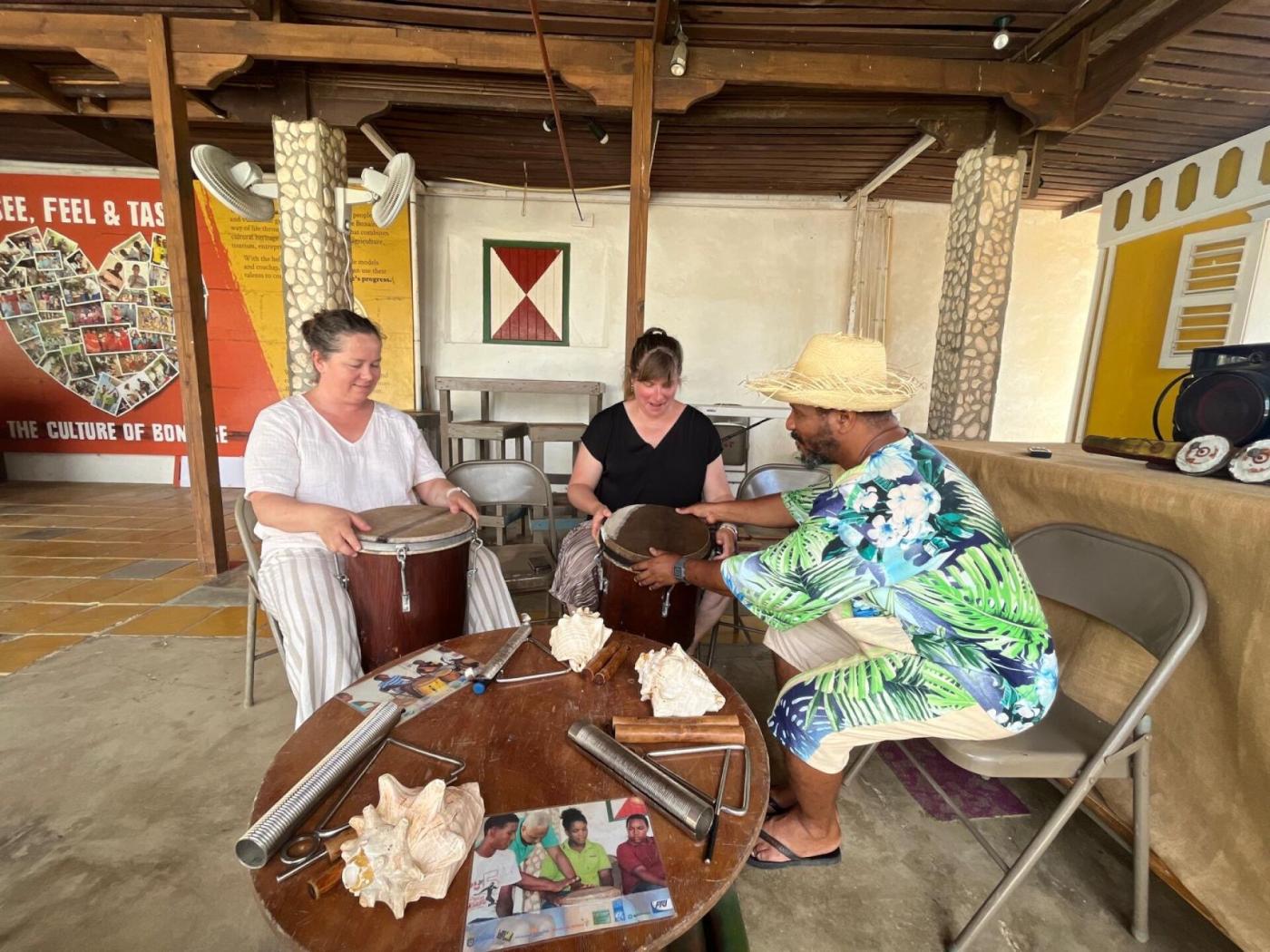 Natasja: "Op Bonaire spraken we veel culturele partners. Bij het Mangazina di Rei, leerden we over de gewoontes en gebruiken uit de slavernijtijd."