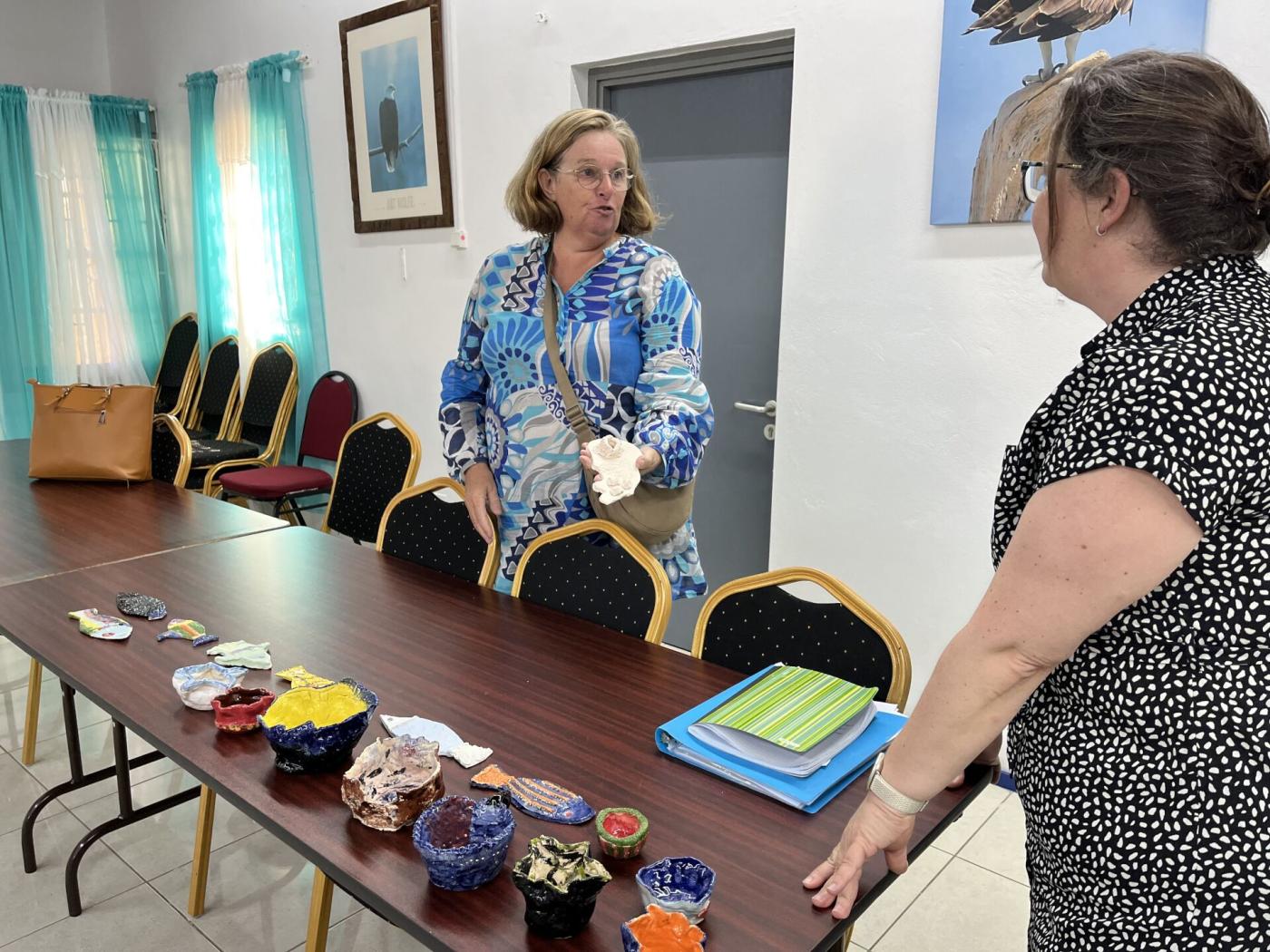 Kunstwerken op school gemaakt onder leiding van bevlogen keramiekdocent Rianne Vreeling