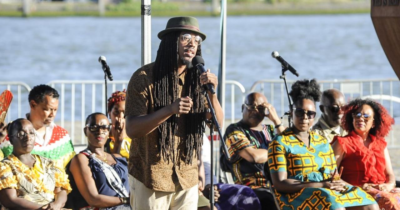 performer tijdens Keti Koti. Fotocredits Rob Hilz
