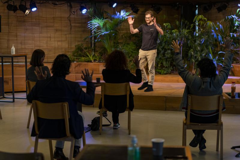 Applaus voor een deelnemer aan Kitchen's Light