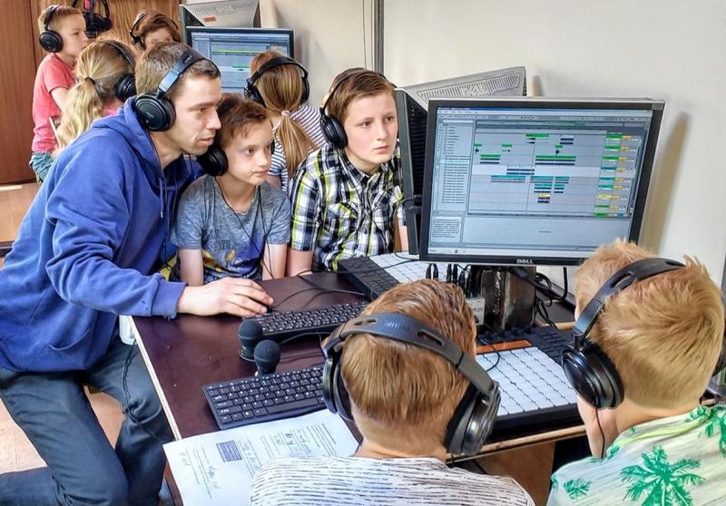 Elektruck - leerlingen aan de slag