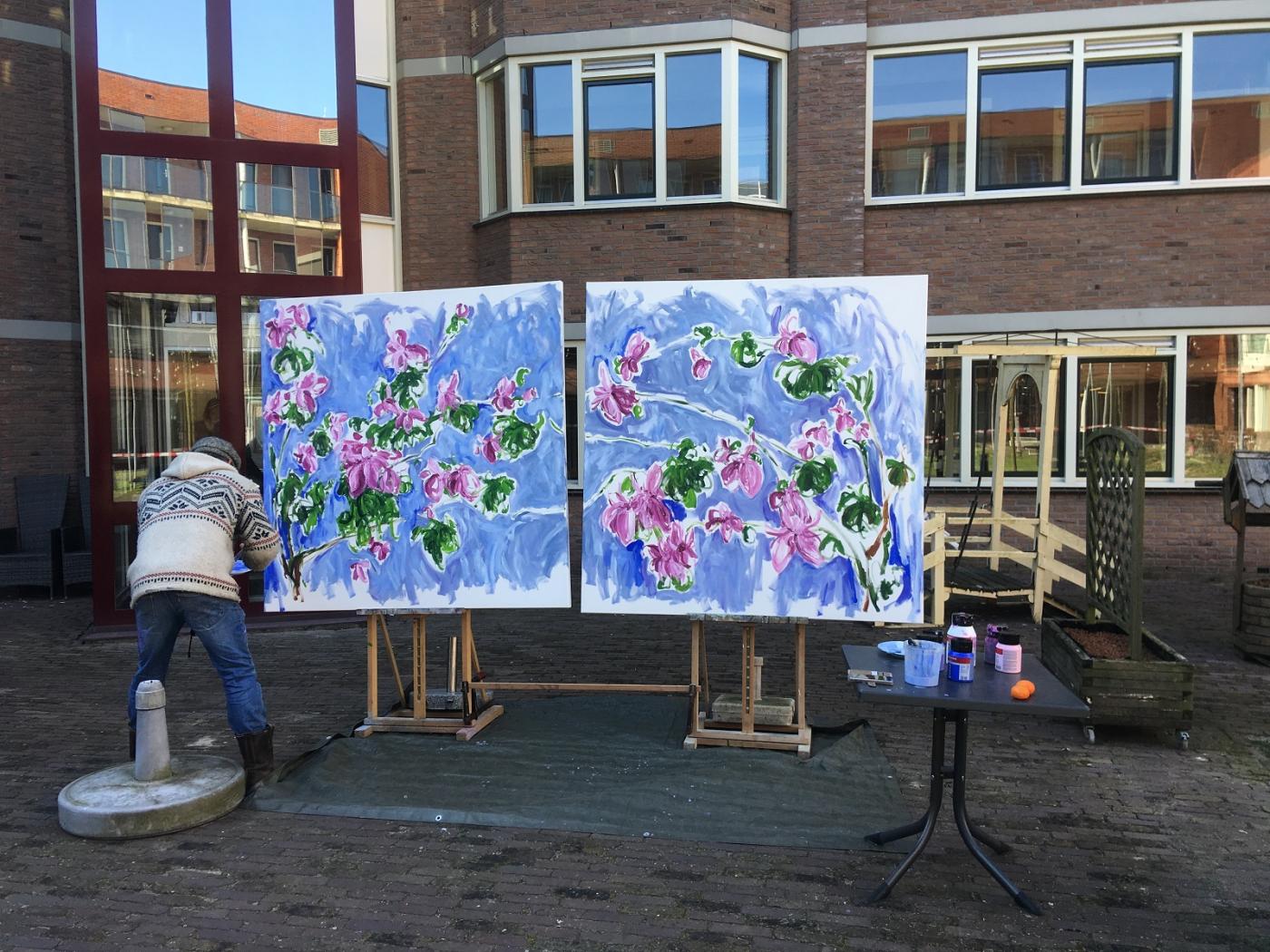 Kunstschilder Rob Cemeus schilder lentebloemen op afstand