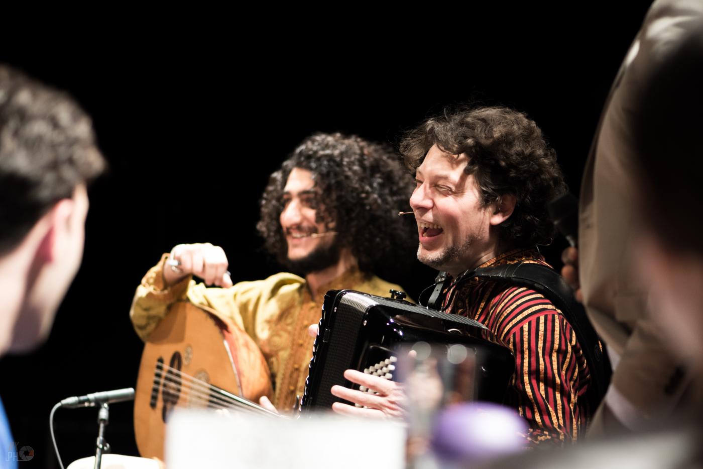 Muzikanten Nawras Altaky en Oleg Fateev