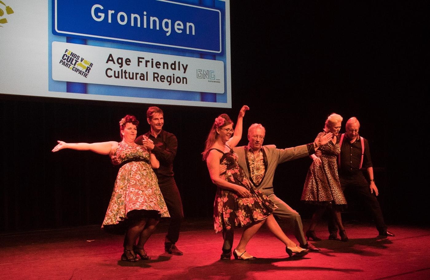 Ouderen uit Age Friendly Cultural Groningen dansen