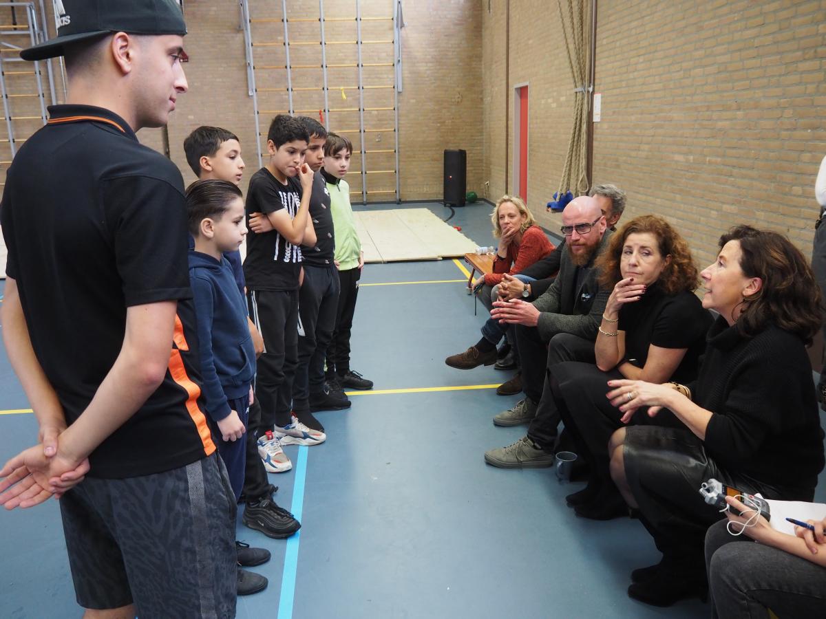 El Jackson in gesprek met de minister