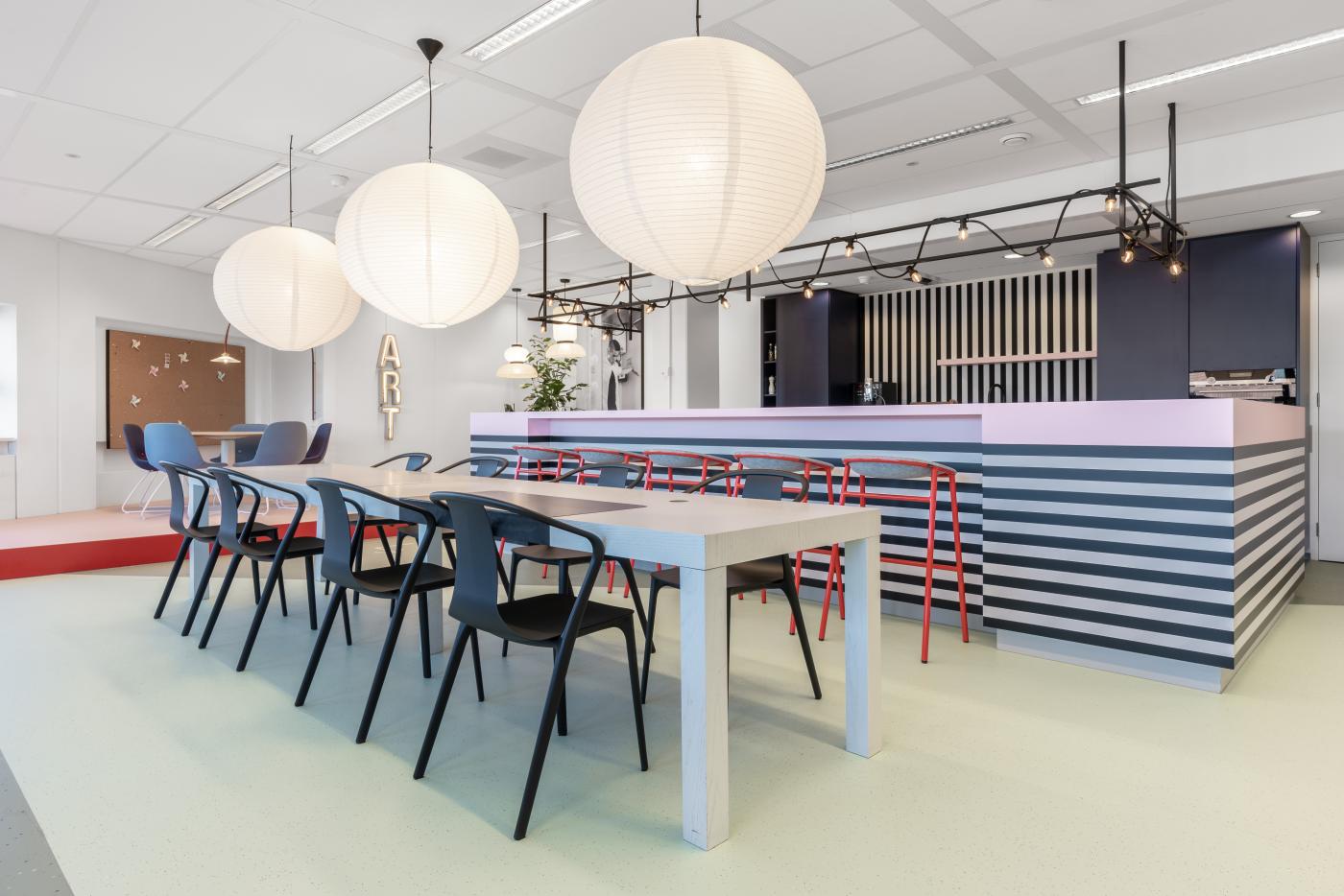 De huiskamer en keuken van het Fonds