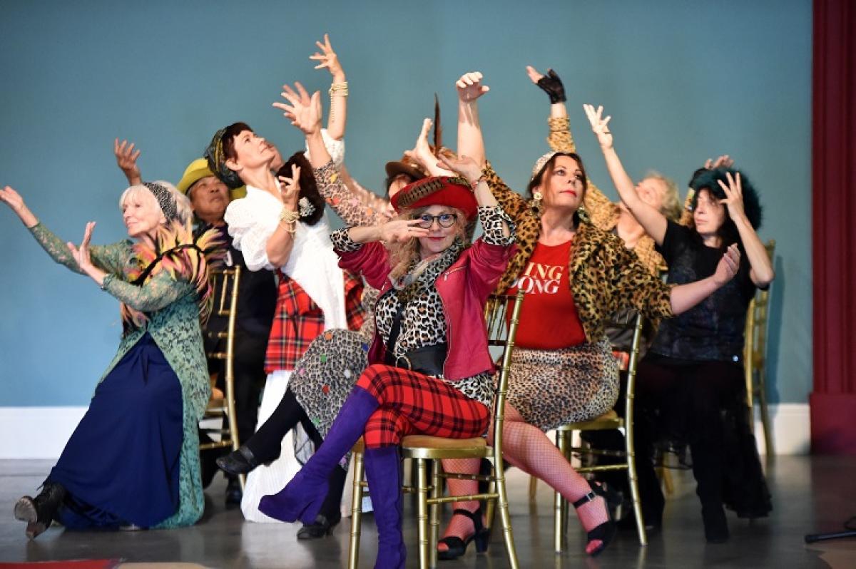 Strike a pose - C: Paula Soloway